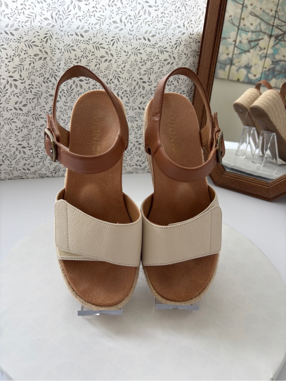 Vionic Sable Cream Tan Leather Espadrille Wedge Sandals Women’s 6.5